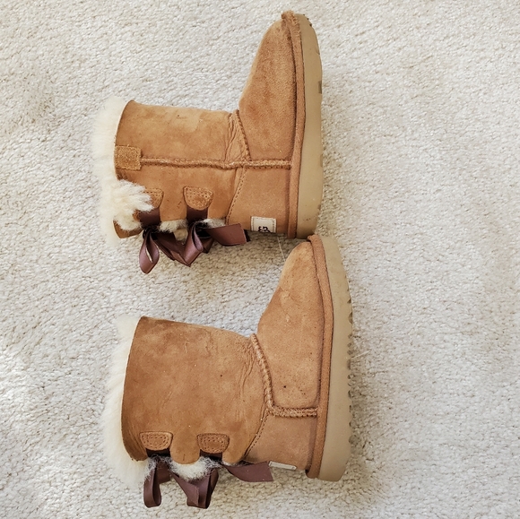 Uggs Kids Shearling Bow Boots.  Size 7 (Girls) - Picture 8 of 14